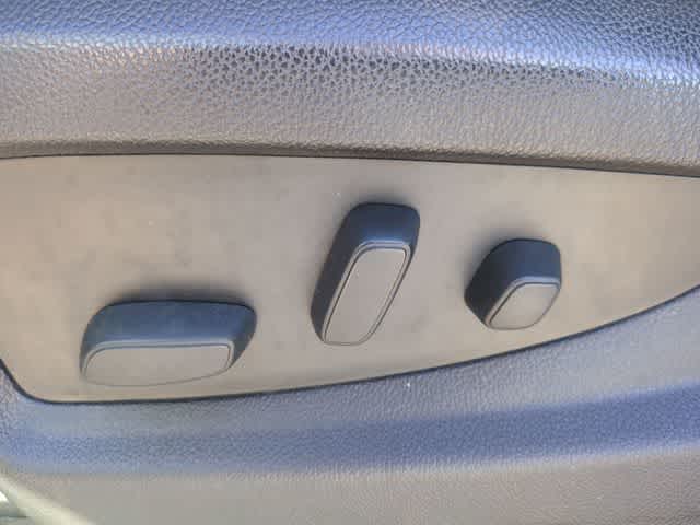 Thumbnail: 2016 Chevrolet Silverado 1500 - 17