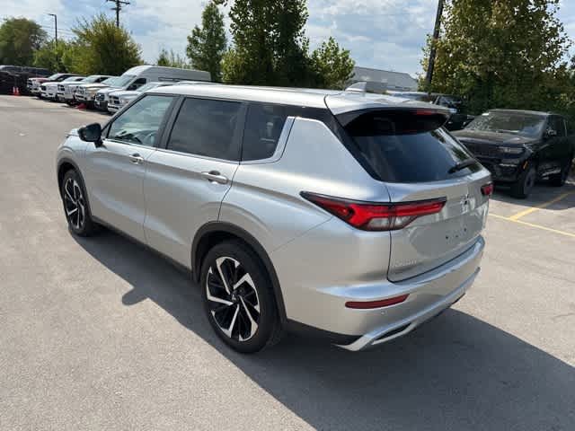 Thumbnail: 2022 Mitsubishi Outlander - 17
