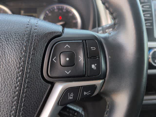 Thumbnail: 2019 Toyota Highlander - 25