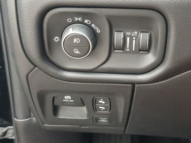 Thumbnail: 2026 RAM 1500 - 28