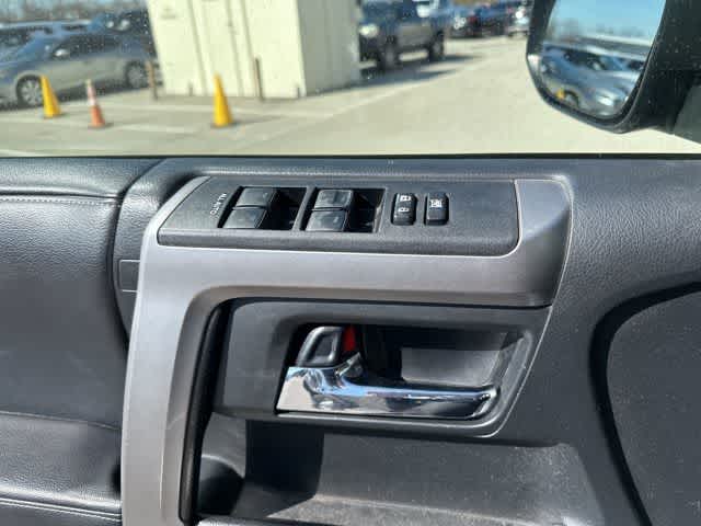 Thumbnail: 2016 Toyota 4Runner - 10