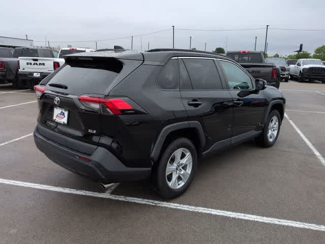 Thumbnail: 2021 Toyota RAV4 - 8