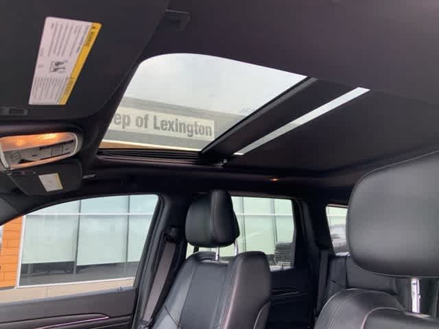 Thumbnail: 2019 Jeep Grand Cherokee - 12