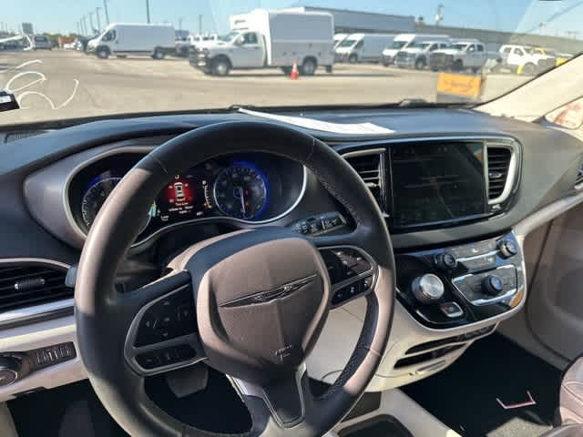 Thumbnail: 2022 Chrysler Pacifica - 4