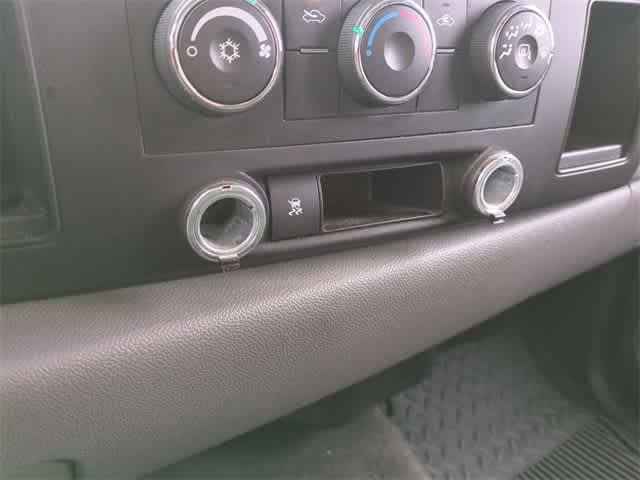 Thumbnail: 2011 Chevrolet Silverado 1500 - 29