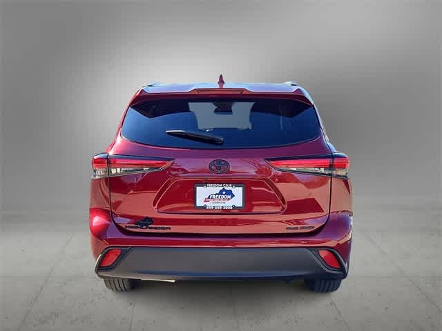 Thumbnail: 2022 Toyota Highlander - 7