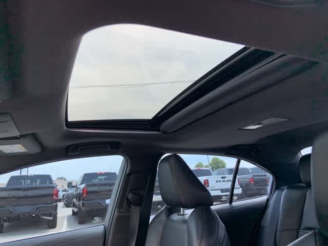 Thumbnail: 2022 Toyota Corolla - 4