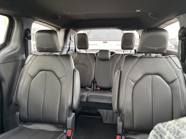 Thumbnail: 2026 Chrysler Pacifica - 6