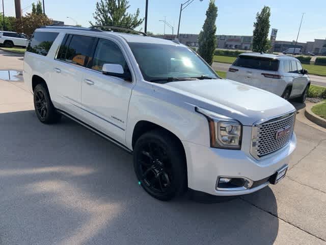 Thumbnail: 2017 GMC Yukon XL - 32
