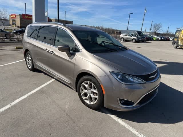 Thumbnail: 2018 Chrysler Pacifica - 19