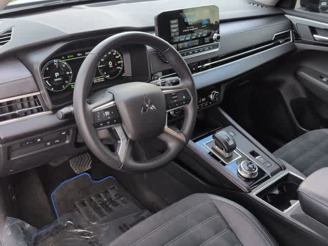 Thumbnail: 2025 Mitsubishi Outlander - 10