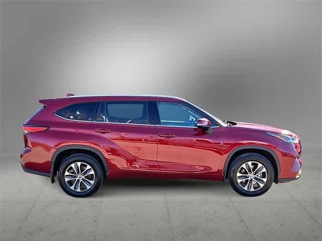 Thumbnail: 2022 Toyota Highlander - 9