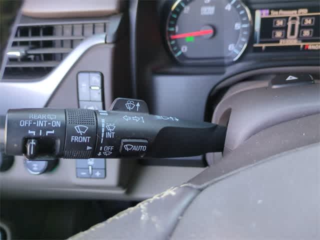 Thumbnail: 2015 Chevrolet Suburban - 27