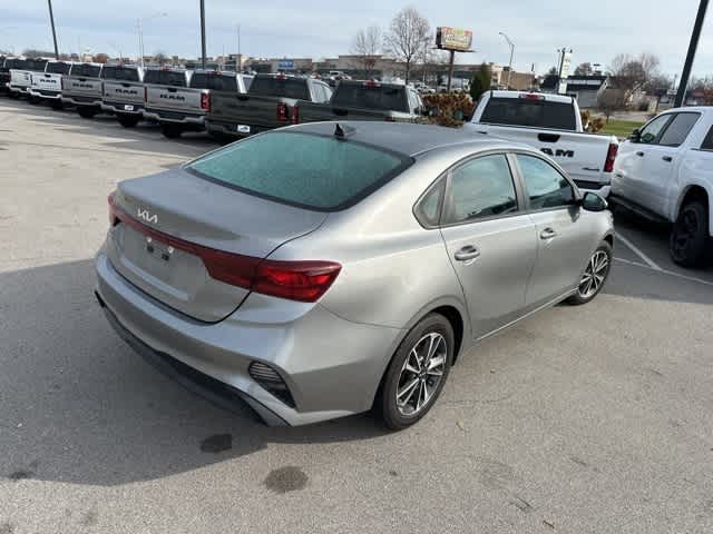 Thumbnail: 2023 Kia Forte - 17