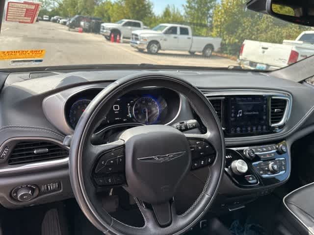 Thumbnail: 2018 Chrysler Pacifica - 4