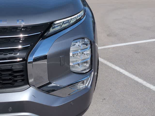 Thumbnail: 2024 Mitsubishi Outlander - 10