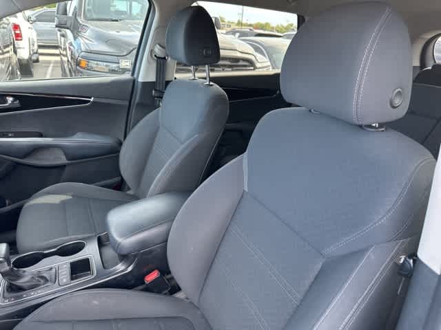 Thumbnail: 2019 Kia Sorento - 3