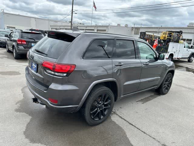 Thumbnail: 2017 Jeep Grand Cherokee - 18