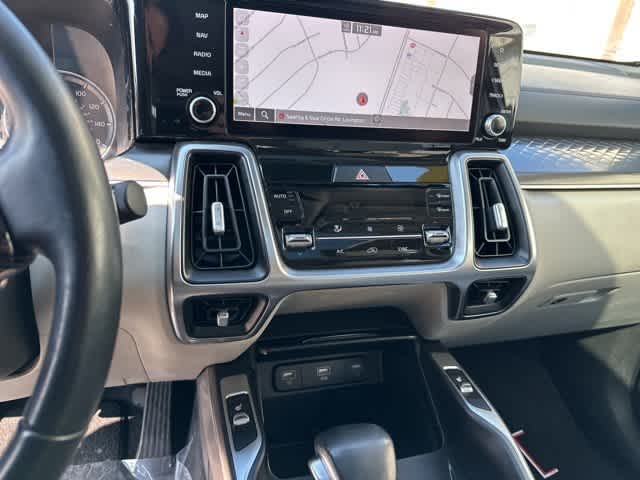 Thumbnail: 2022 Kia Sorento - 8