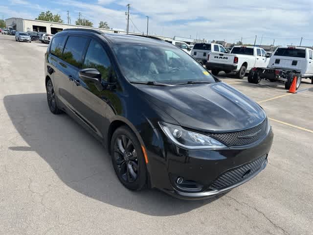 Thumbnail: 2018 Chrysler Pacifica - 24