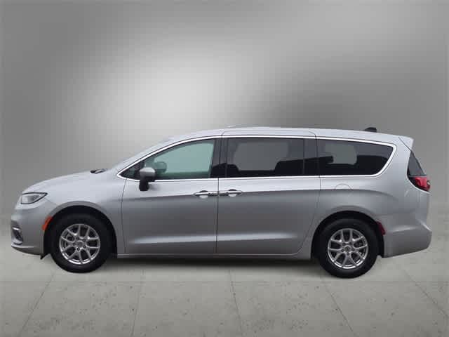 Thumbnail: 2023 Chrysler Pacifica - 5