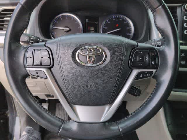 Thumbnail: 2018 Toyota Highlander - 23
