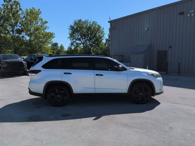 Thumbnail: 2019 Toyota Highlander - 9