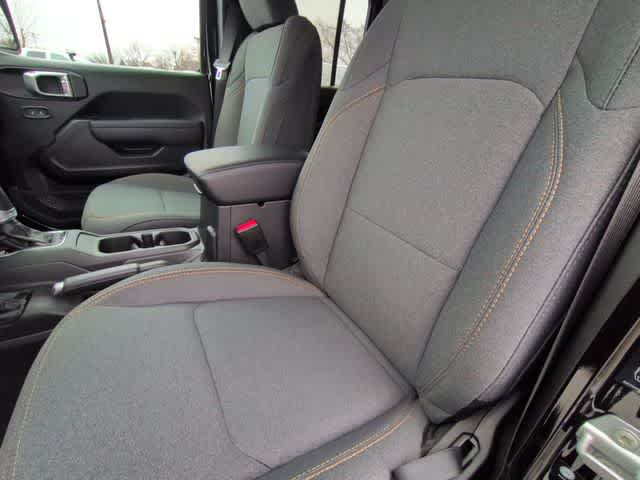 Thumbnail: 2026 Jeep Gladiator - 16