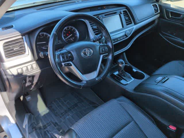 Thumbnail: 2016 Toyota Highlander - 10