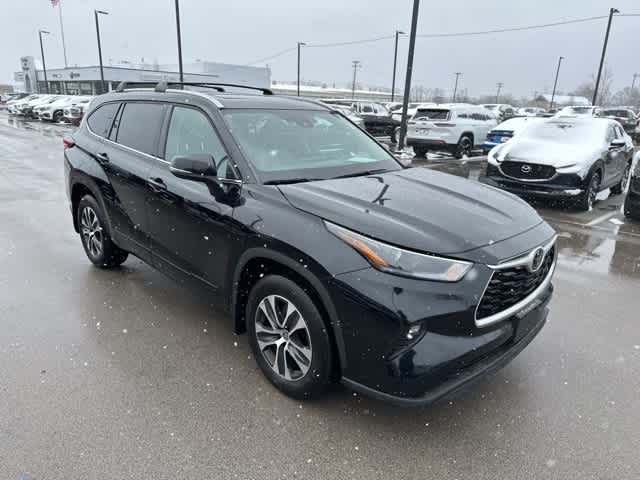 Thumbnail: 2022 Toyota Highlander - 26