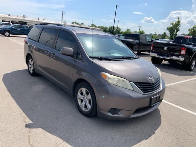 Thumbnail: 2014 Toyota Sienna - 23