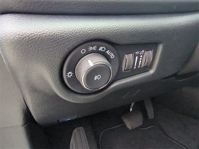 Thumbnail: 2026 Chrysler Pacifica - 18