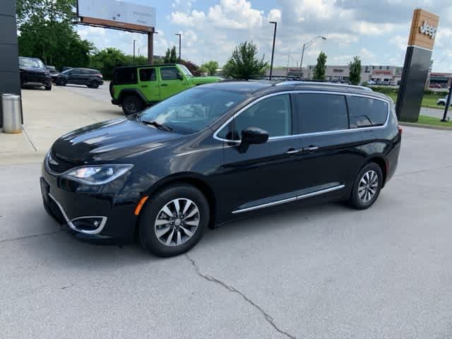 Thumbnail: 2019 Chrysler Pacifica - 18