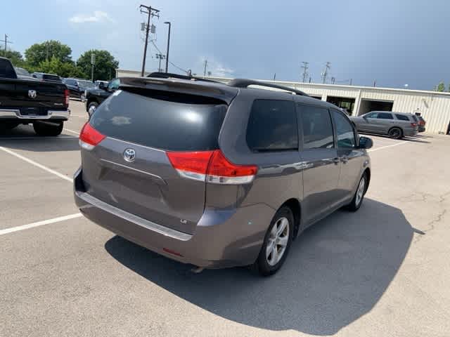 Thumbnail: 2014 Toyota Sienna - 19
