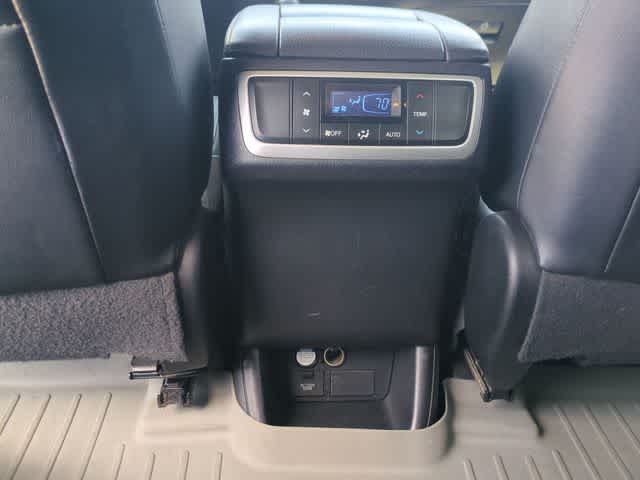 Thumbnail: 2016 Toyota Highlander - 41