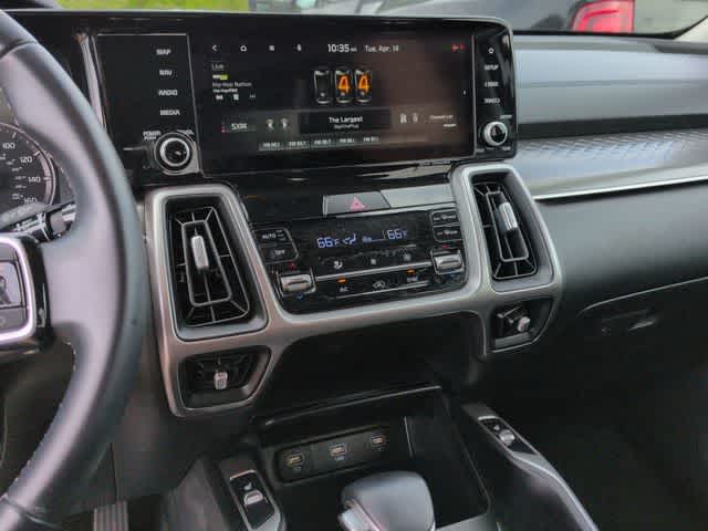 Thumbnail: 2022 Kia Sorento - 25