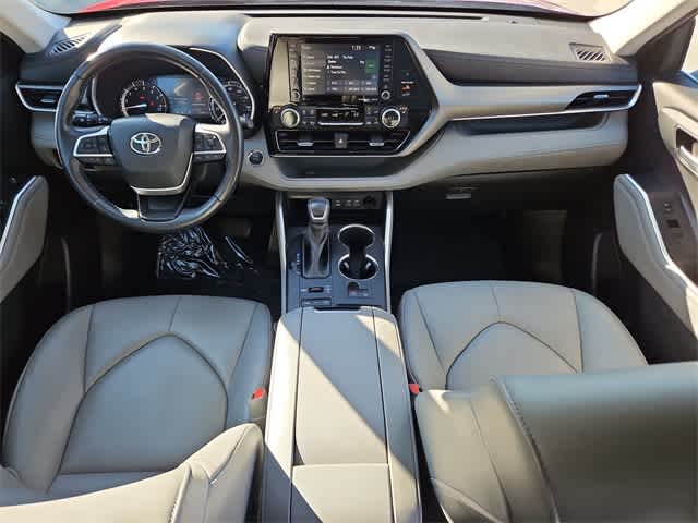 Thumbnail: 2022 Toyota Highlander - 16