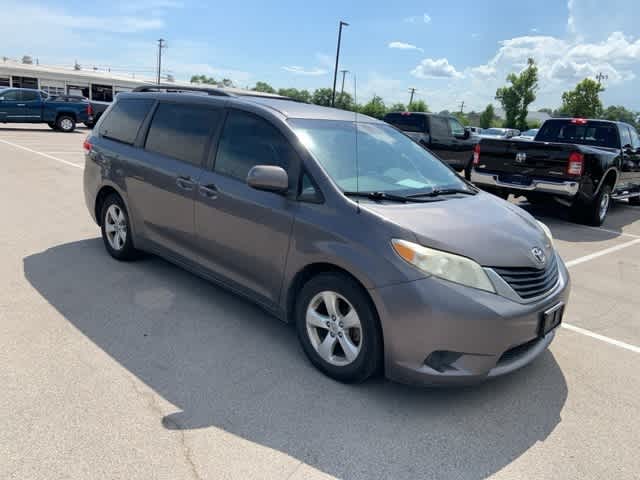 Thumbnail: 2014 Toyota Sienna - 22