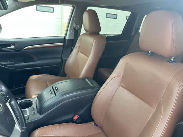 Thumbnail: 2017 Toyota Highlander - 3