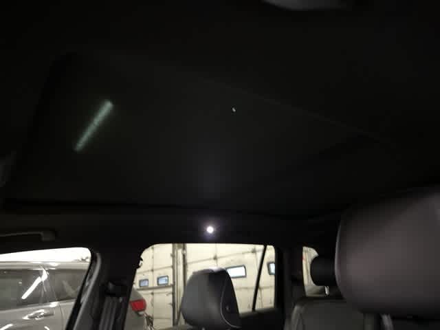 Thumbnail: 2022 Volkswagen Tiguan - 9