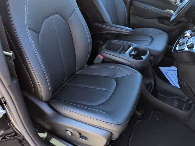 Thumbnail: 2027 Chrysler Pacifica - 21