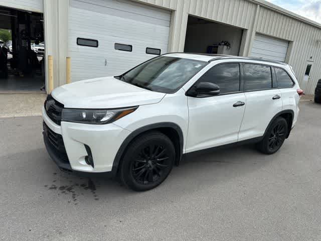 Thumbnail: 2019 Toyota Highlander - 15