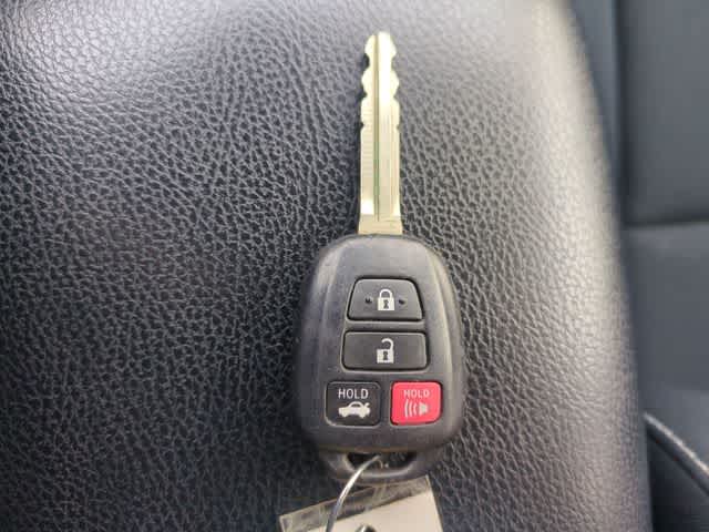 Thumbnail: 2017 Toyota RAV4 - 33