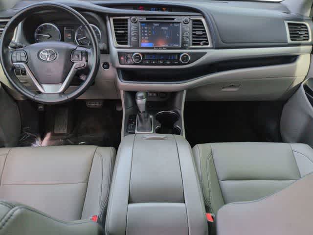 Thumbnail: 2018 Toyota Highlander - 15