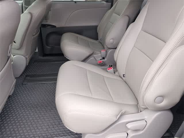 Thumbnail: 2020 Toyota Sienna - 19