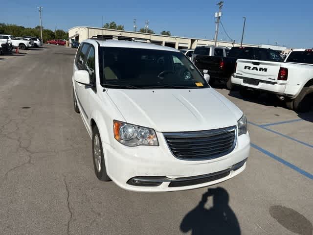 Thumbnail: 2016 Chrysler Town & Country - 31
