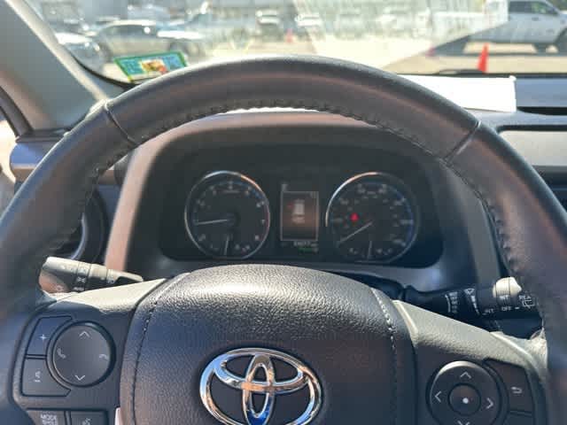 Thumbnail: 2018 Toyota RAV4 - 8