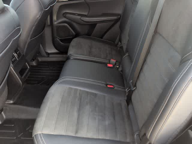 Thumbnail: 2024 Mitsubishi Outlander - 18