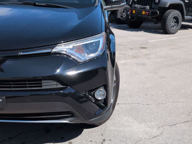 Thumbnail: 2018 Toyota RAV4 - 11