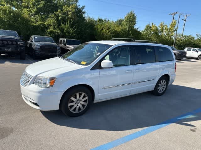 Thumbnail: 2016 Chrysler Town & Country - 19